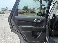 2017 Nissan Pathfinder SL l 4WD l 3.5L l Sunroof l 28 Service Re - Photo 14
