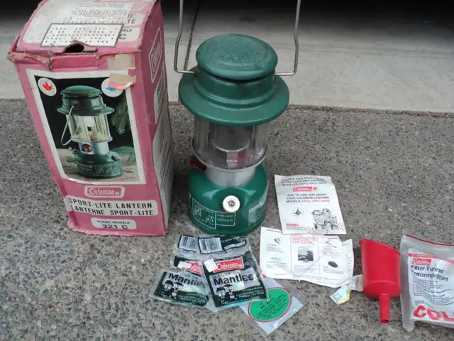 Coleman Original Lantern with Box 321-C   accessories