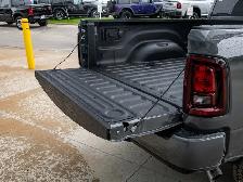 2026 Ram 2500 Black Express - Photo 9
