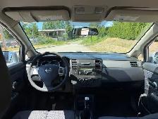 2008 Nissan Versa HB 6 speed manual a/c local bc - Photo 6