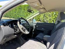 2008 Nissan Versa HB 6 speed manual a/c local bc - Photo 9
