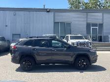 2017 Jeep Cherokee LIMITED 3.2L, V6/4WD/NAVI/B.CAM/LEATHER/ROOF - Photo 8