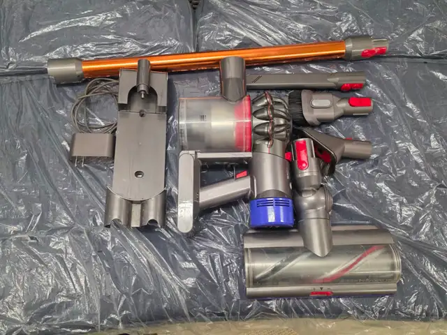 Dyson V8 perfectly working