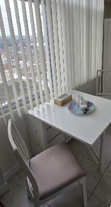 Moving sale ..couch recliner, table, chairs, lamps must go! - Photo 3
