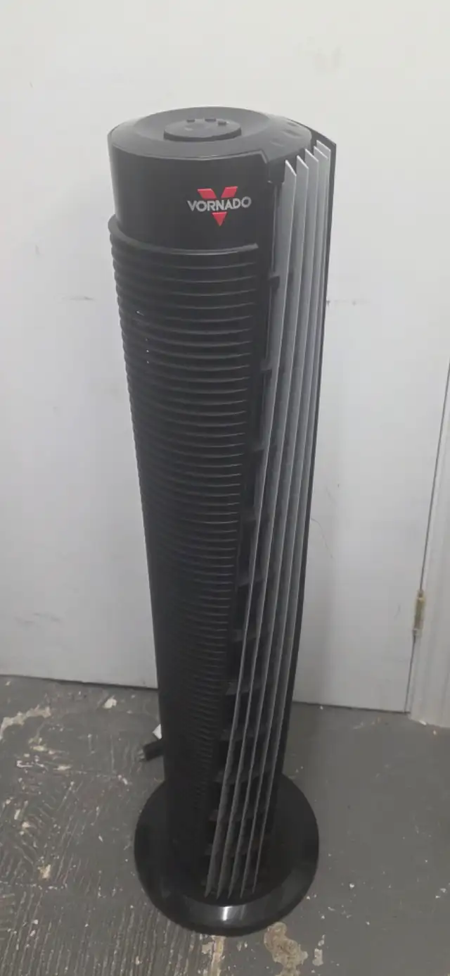 Vornado Tower 154 Plastic Metal Black Fan Like New