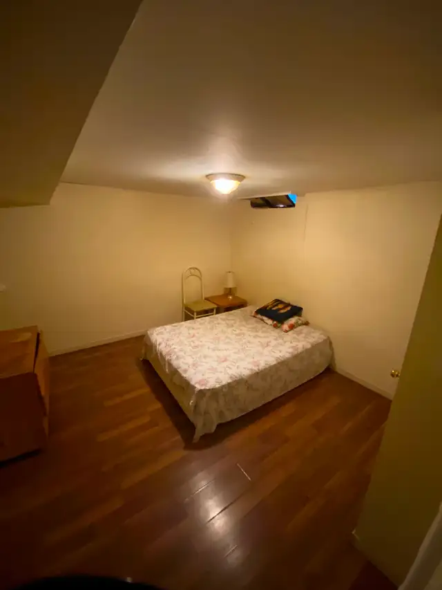 AVAILABLE ROOM FOR RENT IN BASEMENT