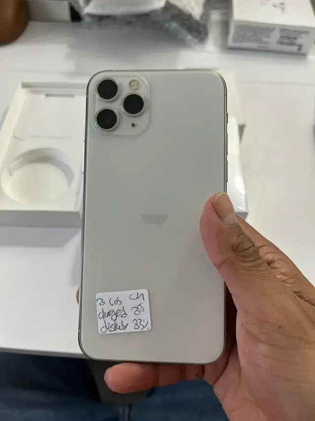 iPhone 11 pro 64gb Airpods/Fast Charger/Delivery
