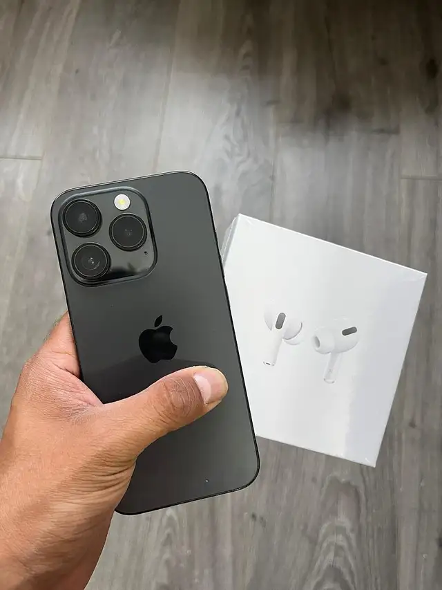 iPhone 15 Pro 128gb Airpods/Fast Charger/Delivery
