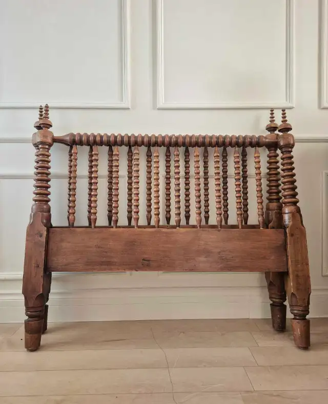 Antique Jenny Lind Spool Bed — Solid Walnut — Full/Double