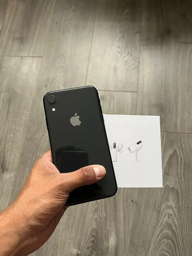 iPhone XR 64gb 98% battery health