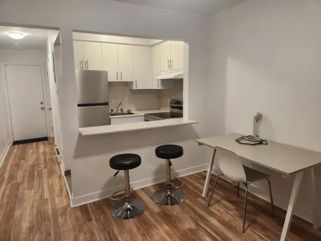 Immediately Available Apartment near metro Vendome