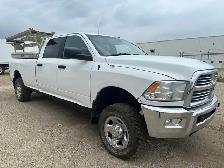2018 Ram 2500 SLT 6.4L HEMI 4WD Crew Cab For Sale. - Photo 2