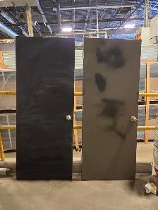 2 Very Heavy Doors - Photo 2