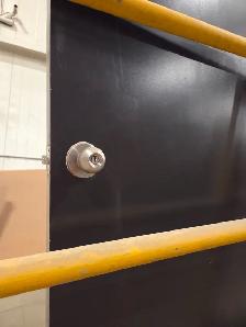 2 Very Heavy Doors - Photo 8