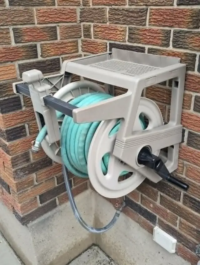 SUNCAST WALL-MOUNT HOSE REEL PACKAGE – COMPLETE SET – WORKING 50