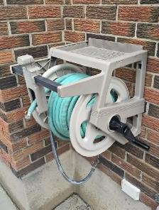 SUNCAST WALL-MOUNT HOSE REEL PACKAGE – COMPLETE SET – WORKING 50
