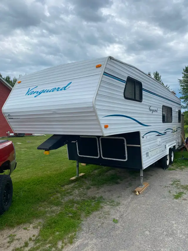 25 foot fifth wheel trailer for sale , 6000 OBO