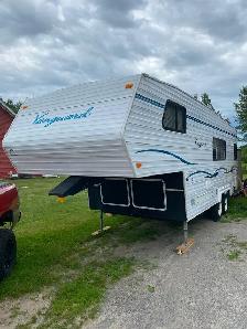 25 foot fifth wheel trailer for sale , 6000 OBO