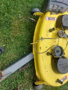 JOHN DEERE 42 INCH EDGE  MOWER DECK 3 YRS OLD - Photo 2