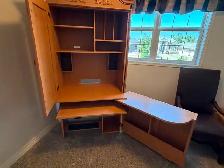 Computer Hutch - Photo 4