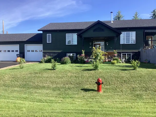 SPLIT BI-LEVEL with QUAD GARAGE