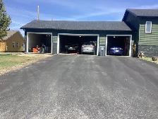 SPLIT BI-LEVEL with QUAD GARAGE - Photo 2