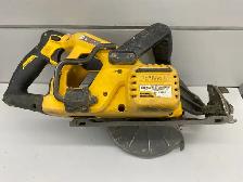 Dewalt DCS577 60V Wormdrive Circular Saw - Photo 2
