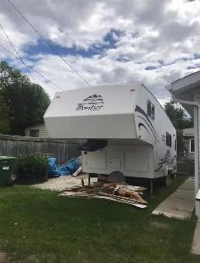 2005 Frontier 5th wheel