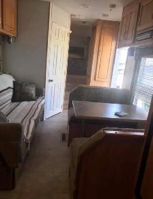 2005 Frontier 5th wheel - Photo 4