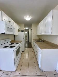 Fully Renovated 2BR - MacIntosh Pointe - Aug 1st - Heat/Water/Pk - Photo 8