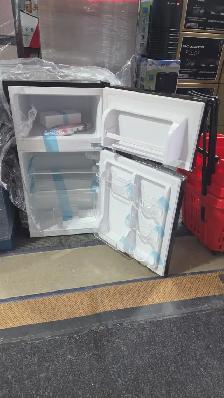 Frigidaire 3.1 Cu. Ft. Retro Refrigerator - Photo 2