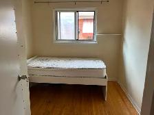 BRIGHT ROOM MAIN FL-50m TO PLAZA STEELES AND BATHURST NEAR BUS
