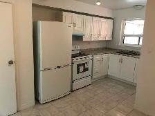 BRIGHT ROOM MAIN FL-50m TO PLAZA STEELES AND BATHURST NEAR BUS - Photo 3