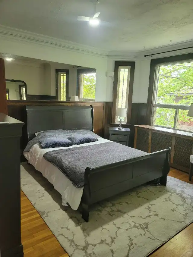 Beautiful,Enormous, Newly Renovated 3 Bedroom   Den in High Park