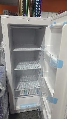 Hamilton Beach 10 cu. ft. Upright Freezer - Photo 2