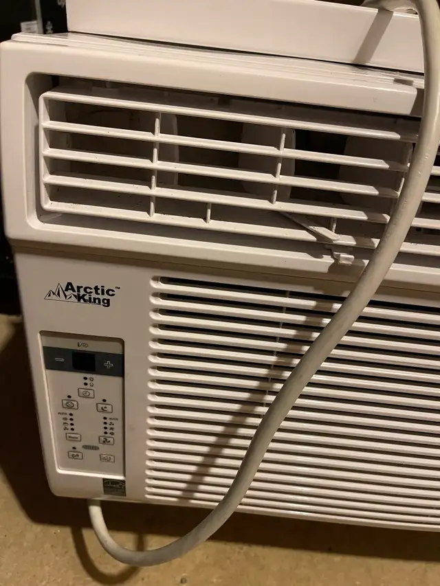 air climatisé de fenêtre ARCTIC KING 12000btu