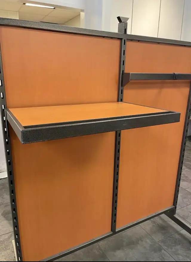 Équipement pour magasin à vendre / Store racking and equipment