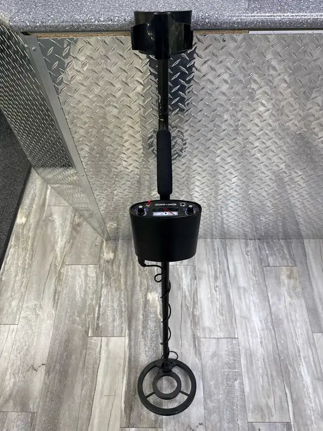 Bounty Hunter Tracker IV Metal Detector