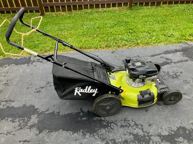 Self Propelled Lawn Mower 22'