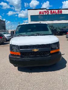 2014 Chevrolet Express G3500 11-Passenger Van - Photo 2