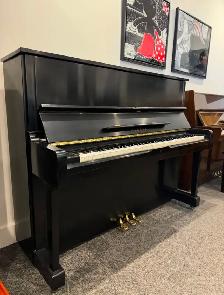 Yamaha U1 Satin Ebony