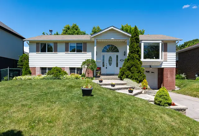 Beautifully Maintained Home by Original Owners-Markville Mall