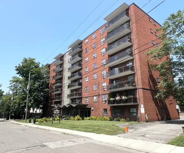 Bright & Spacious 1-Bed near Locke St & Hess Village