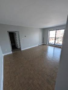 Bright & Spacious 1-Bed near Locke St & Hess Village - Photo 2
