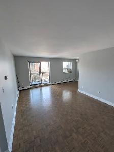 Bright & Spacious 1-Bed near Locke St & Hess Village - Photo 3