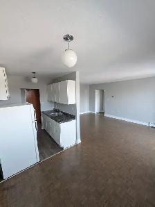 Bright & Spacious 1-Bed near Locke St & Hess Village - Photo 4