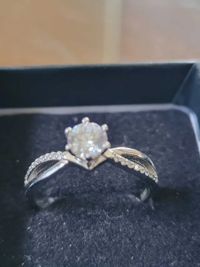 Women's engagement Ring