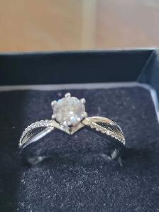 Women's engagement Ring