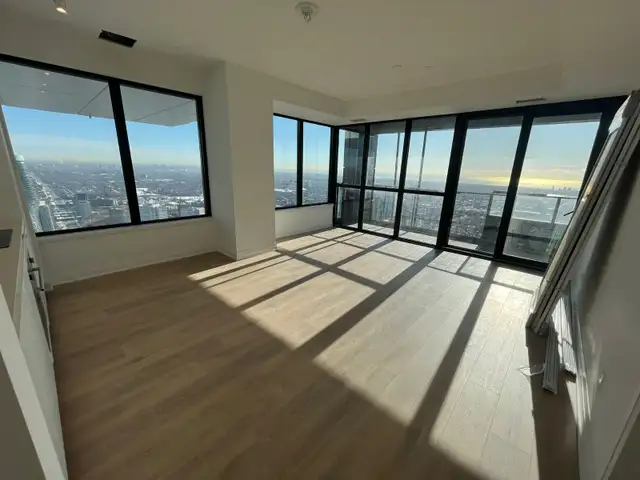 BRAND NEW PENTHOUSE CORNER SUITE 2 BED   2 BATH   PARKING