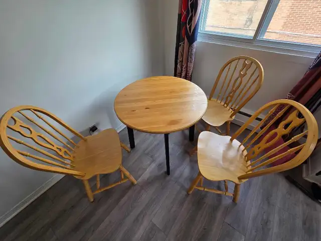 Set table de cuisine et 3 chaises en bois